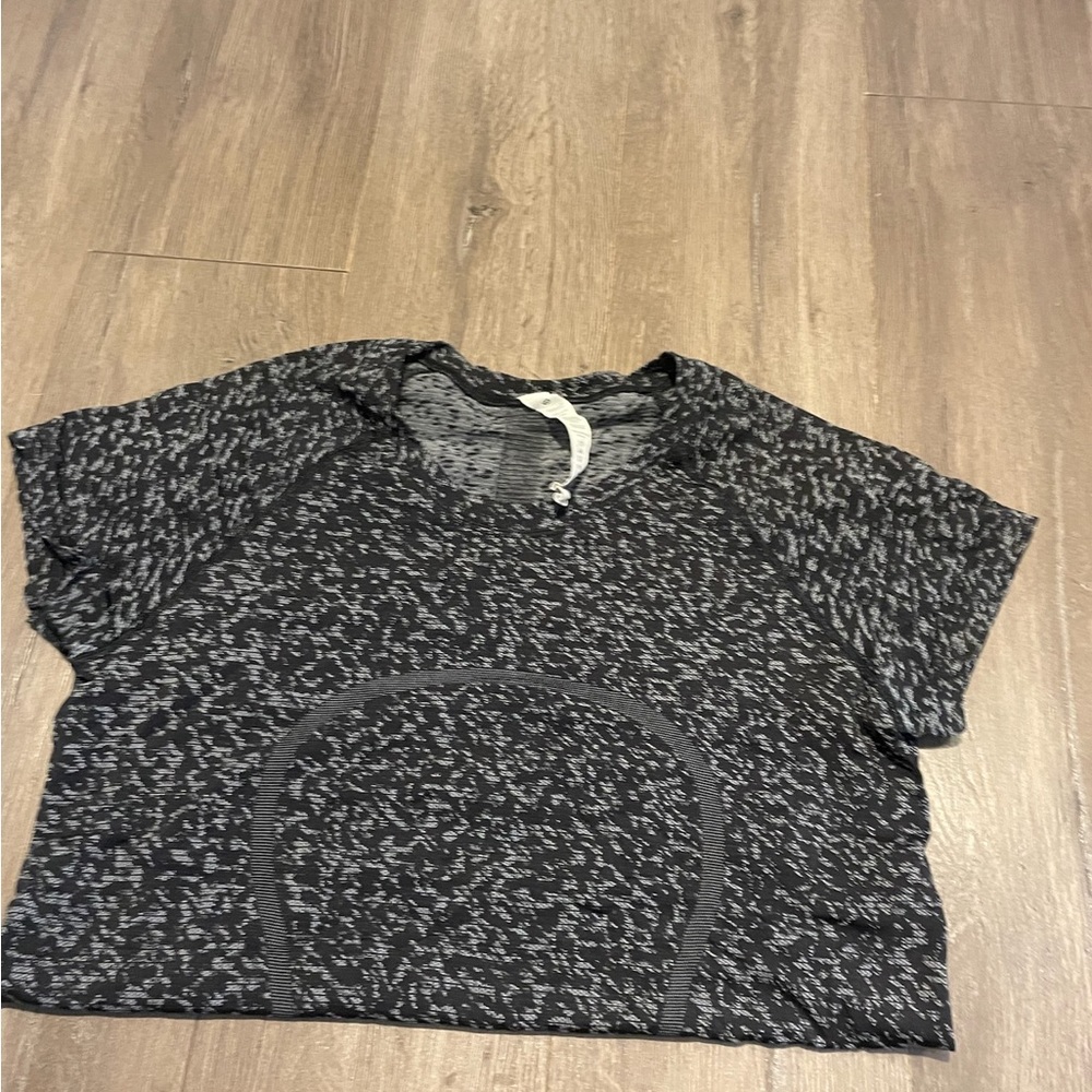 Lululemon size 8 rare black design never worn